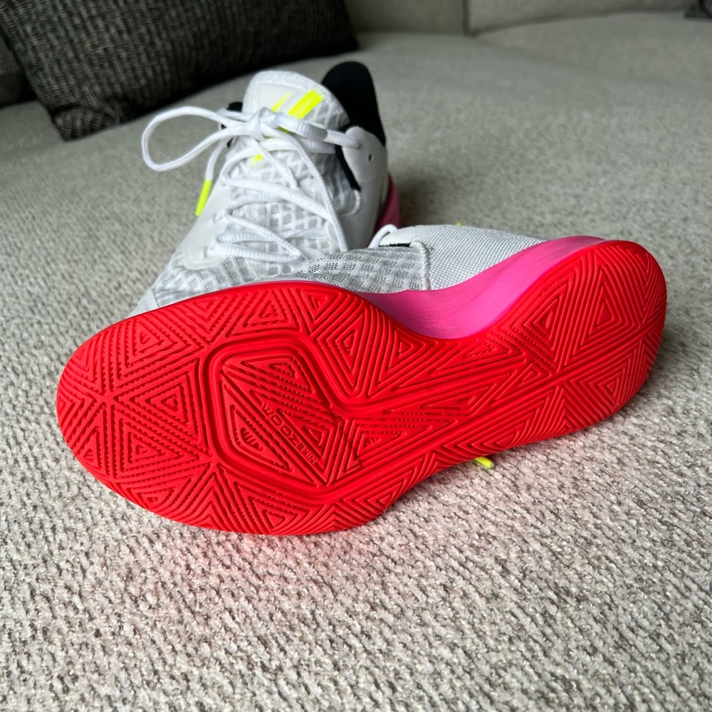 Women’s Volleyball Shoes. Excellent used condition!